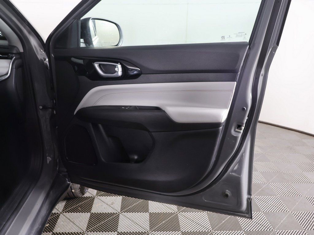 Used 2022 Jeep Compass Limited image 24