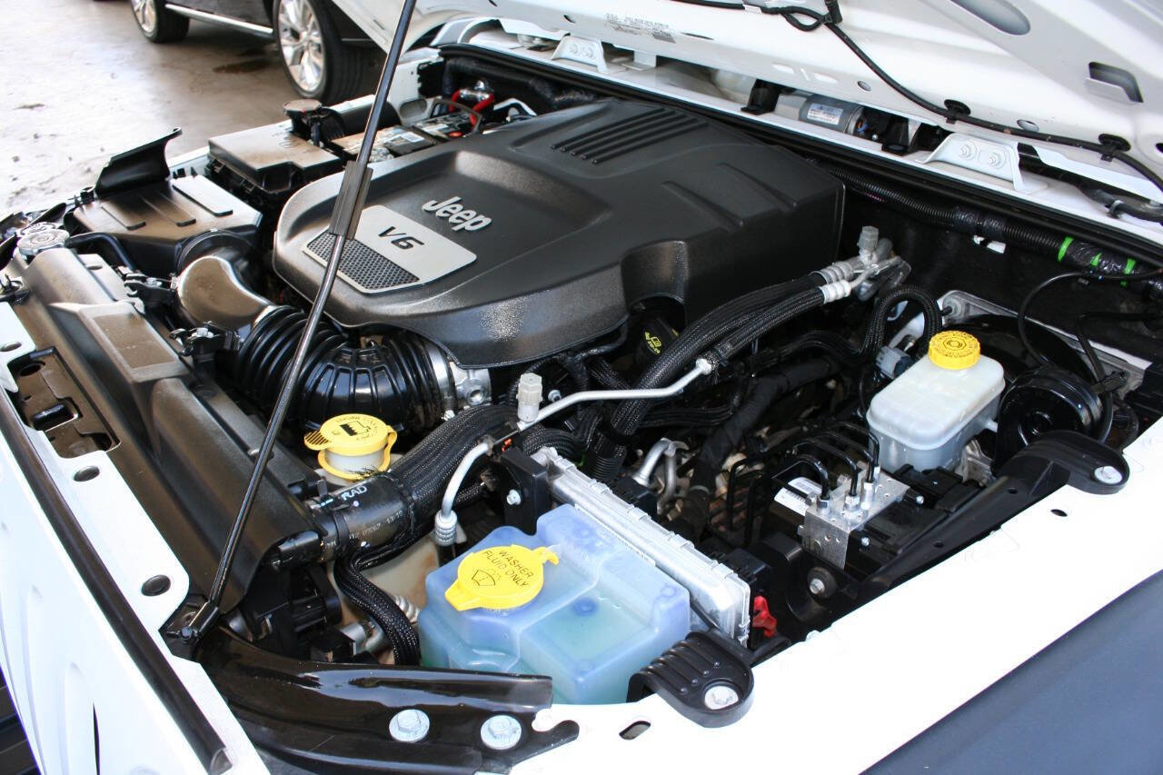 Used 2018 Jeep Wrangler Unlimited Sport w/ Connectivity Group image 29