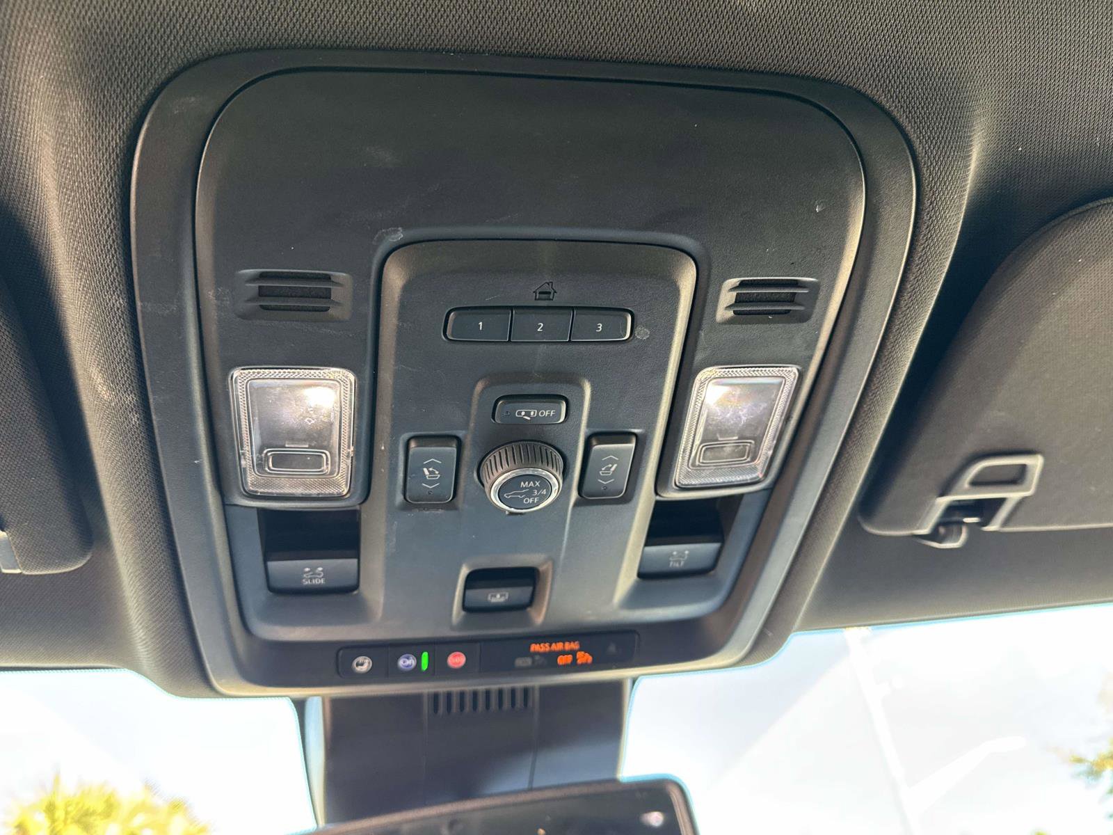 Used 2023 GMC Yukon SLT w/ SLT Luxury Package image 29