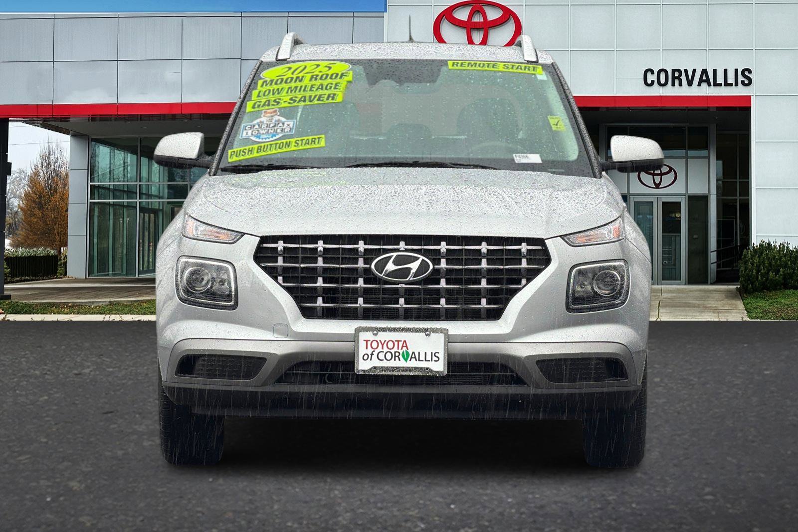 Used 2025 Hyundai Venue SEL image 9