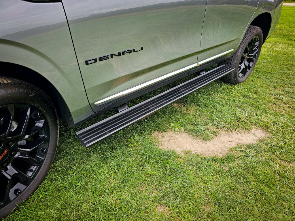 New 2026 GMC Yukon Denali w/ Sun & Power Step Package AWD/4WD image 9