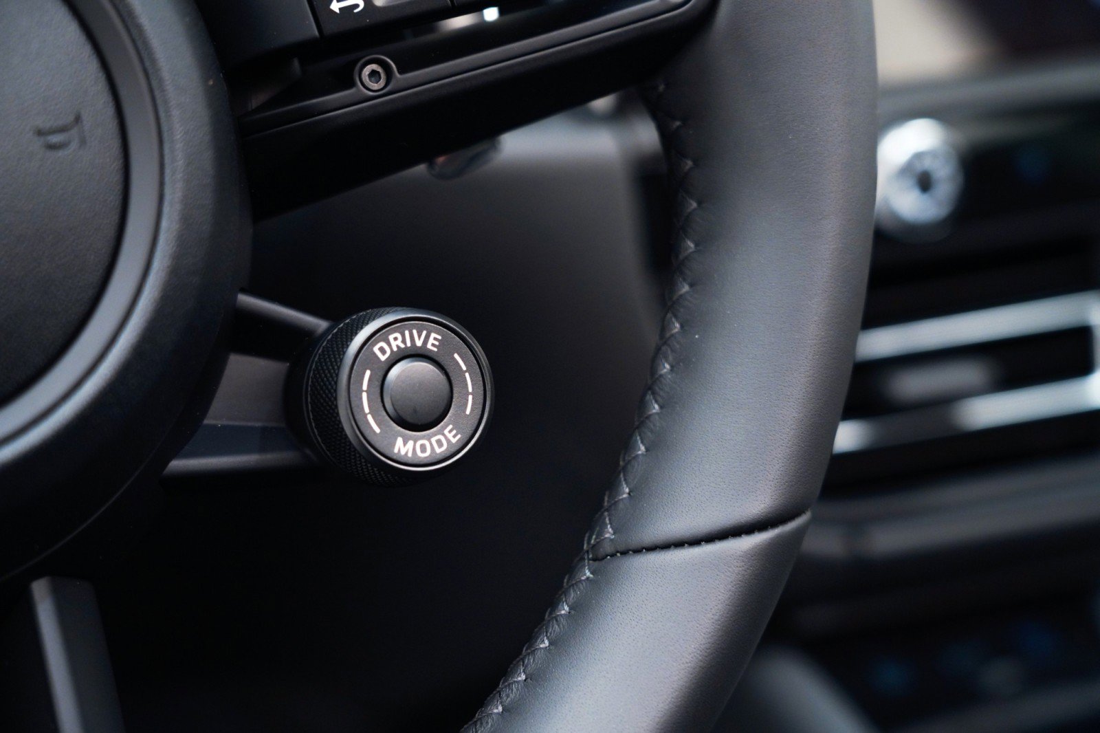 New 2026 Porsche Macan image 28