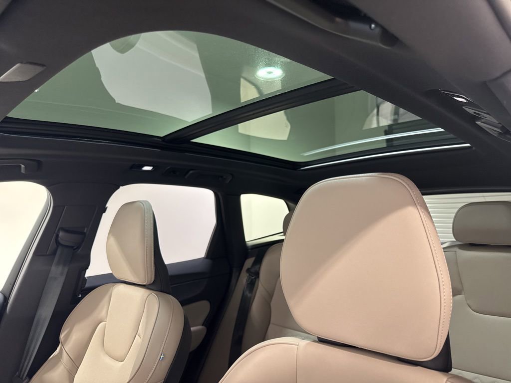 Used 2026 Volvo XC60 B5 Plus w/ Climate Package AWD/4WD image 16