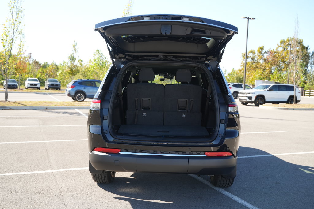 New 2027 Jeep Grand Cherokee L Laredo w/ MOPAR Finishing Package AWD/4WD image 15