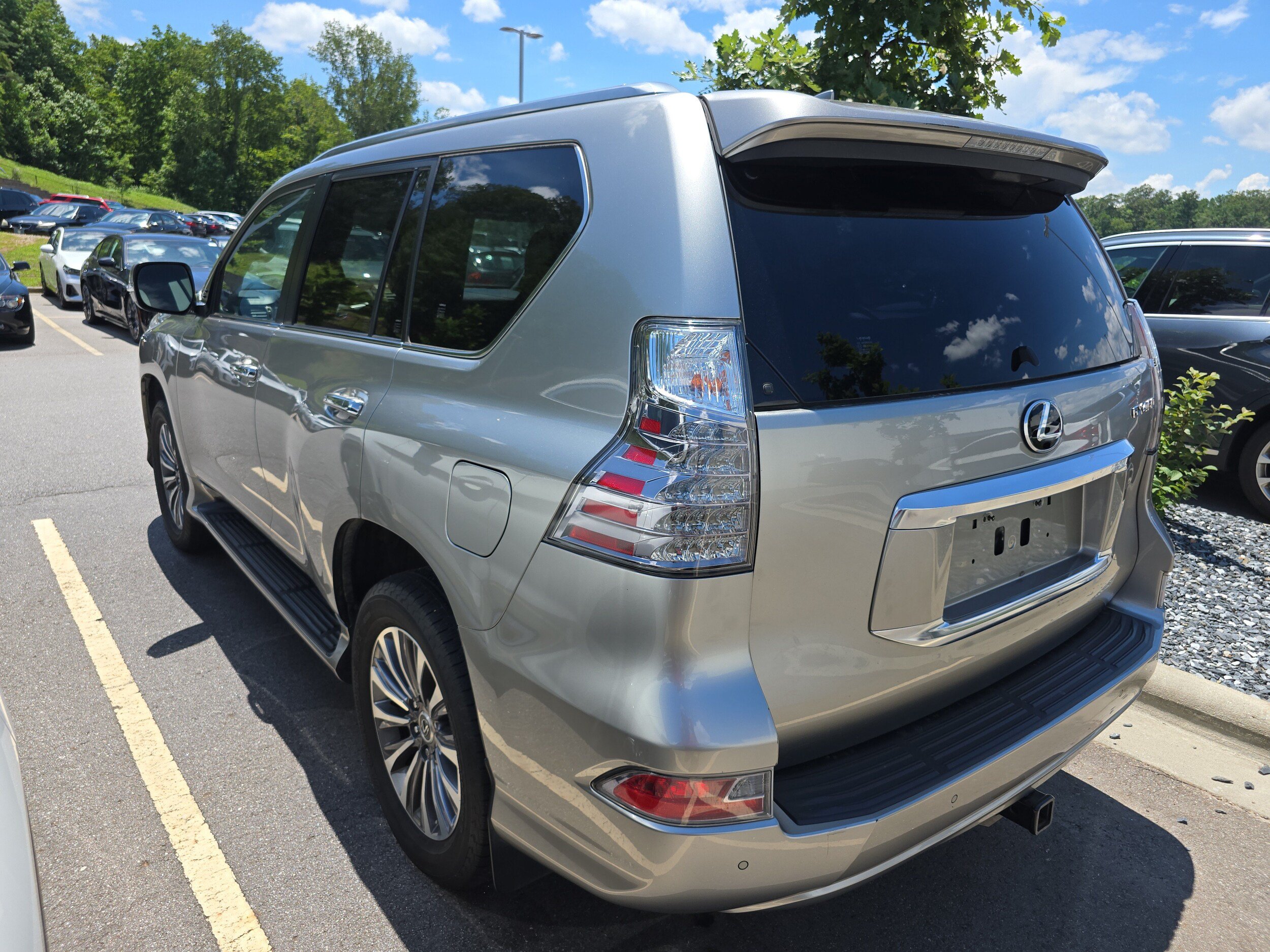 Used 2021 Lexus GX 460 Luxury w/ Accessory Package AWD/4WD image 3
