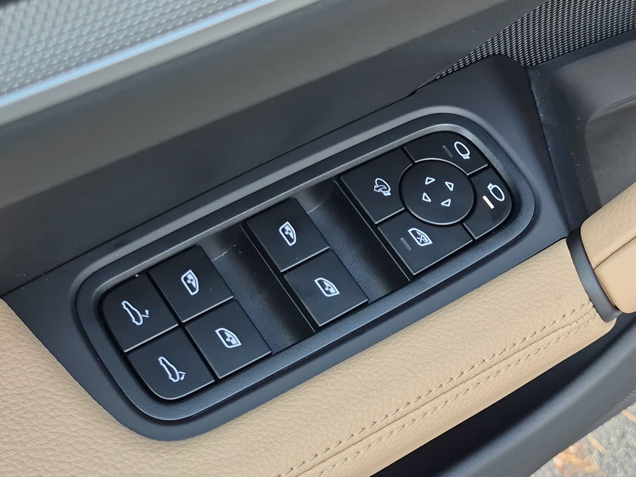 New 2026 Porsche Cayenne Coupe AWD/4WD image 24