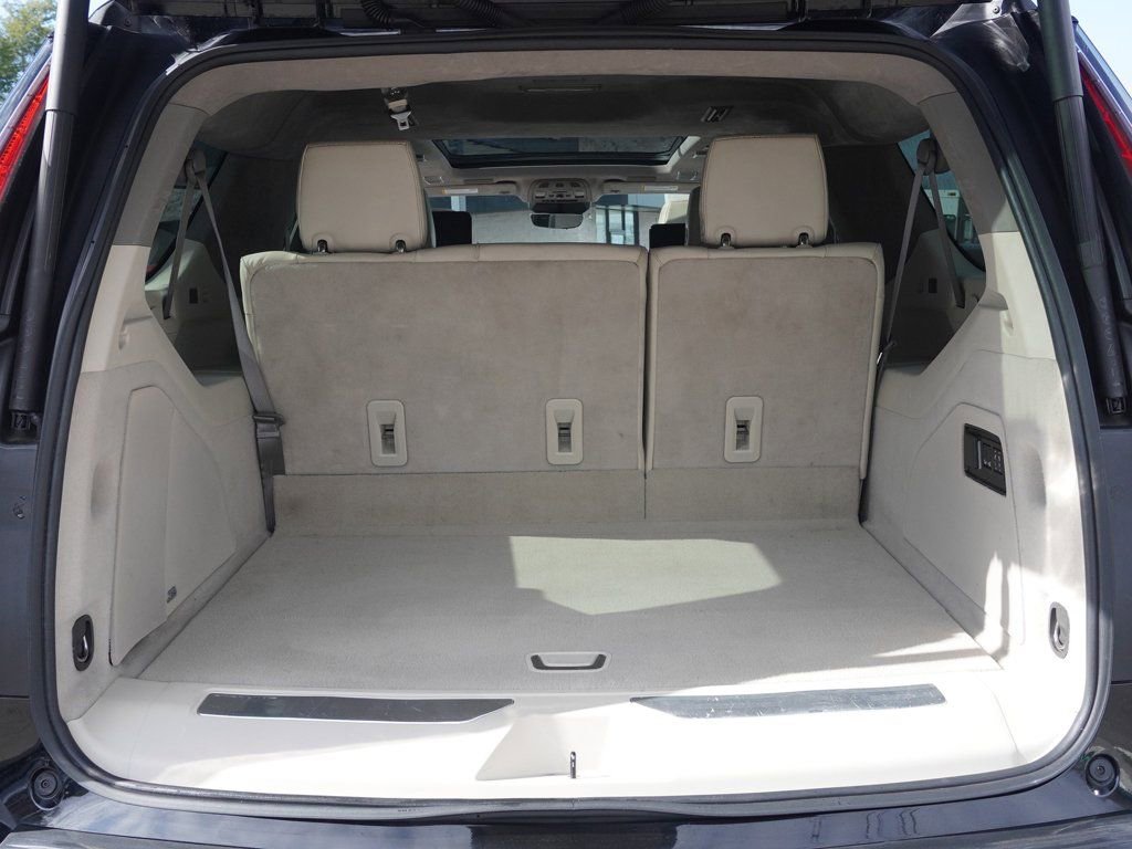 Used 2023 Cadillac Escalade ESV Premium Luxury Platinum w/ Heavy-Duty Trailer Package image 25