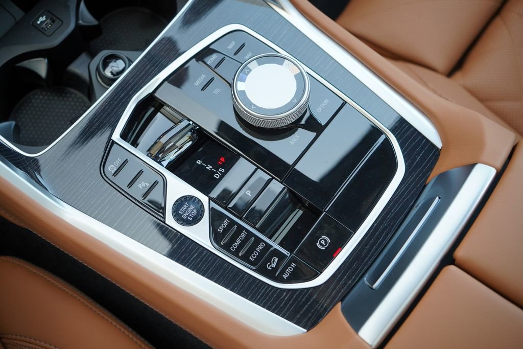 New 2026 BMW X6 xDrive40i w/ Executive Package image 17