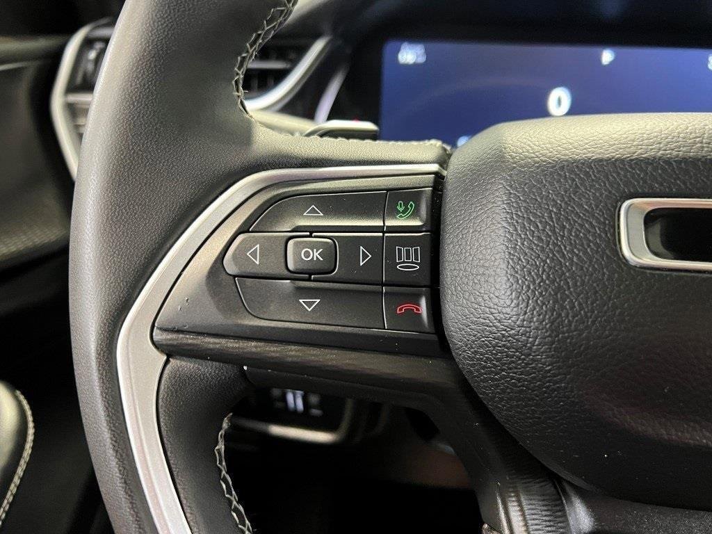 Used 2024 Jeep Grand Cherokee Altitude image 36