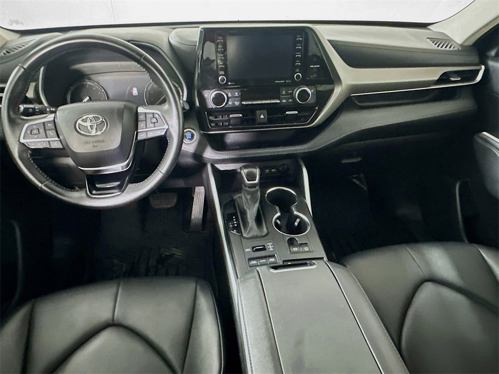 Used 2021 Toyota Highlander XLE image 17