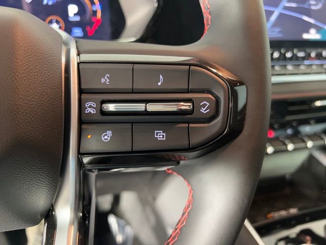 Used 2025 Chevrolet Colorado Z71 w/ Technology Package image 11