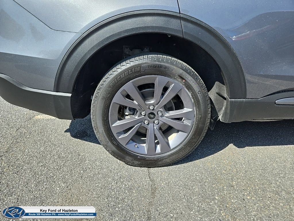 Used 2024 Ford Explorer XLT w/ Equipment Group 202A AWD/4WD image 18