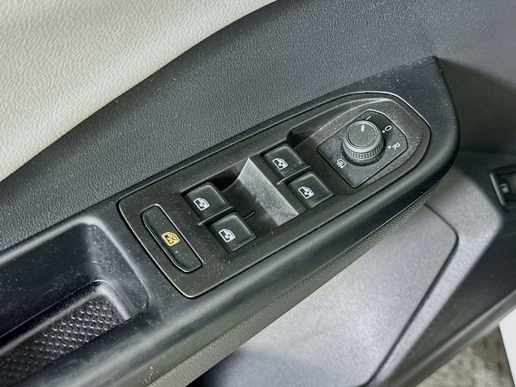 Used 2022 Volkswagen Taos SE image 19