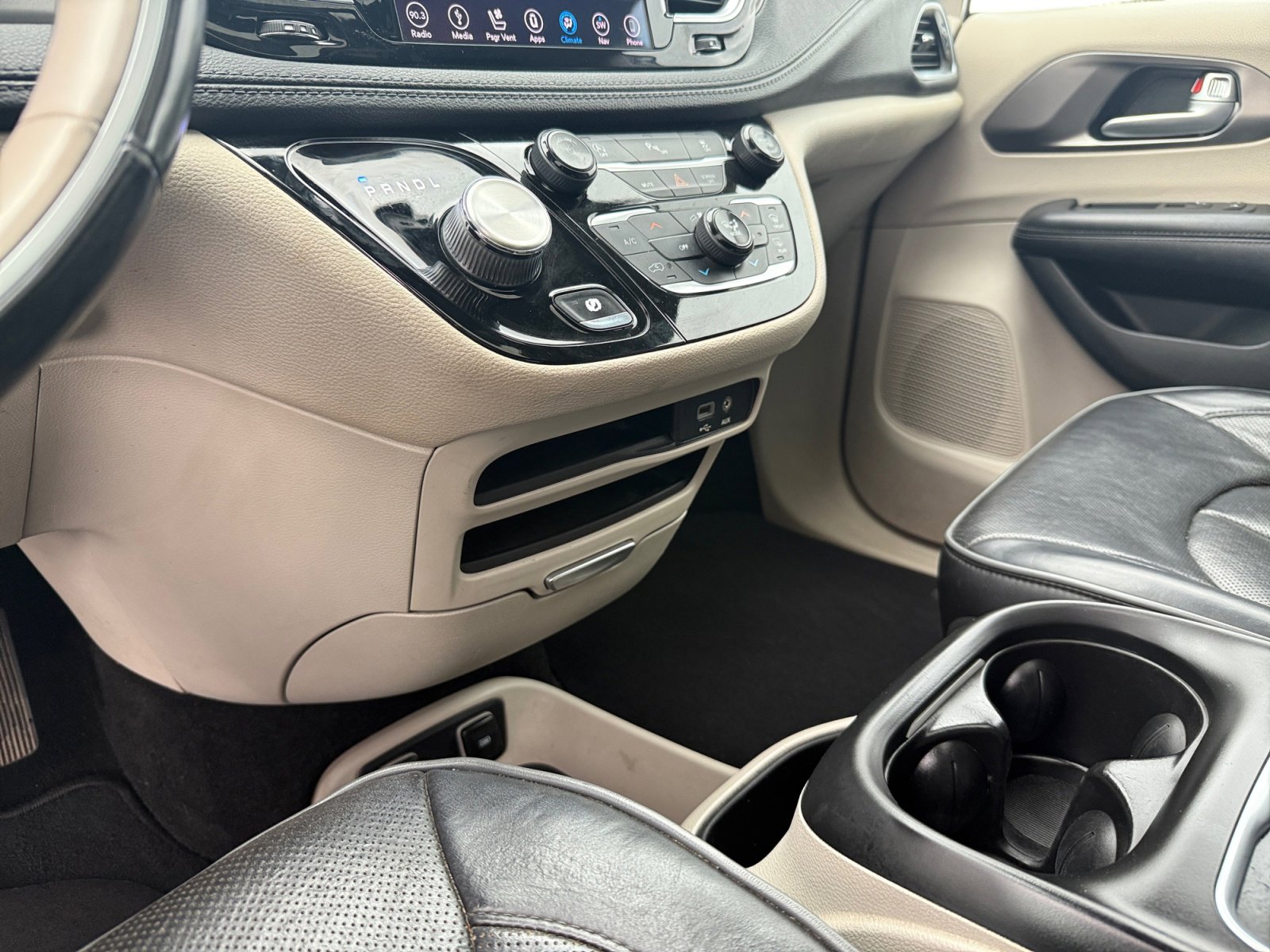 Used 2018 Chrysler Pacifica Limited image 13