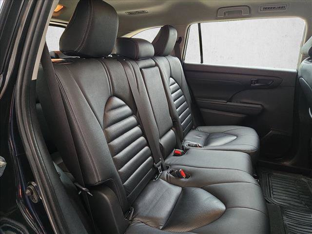 Used 2024 Toyota Highlander LE FWD image 18