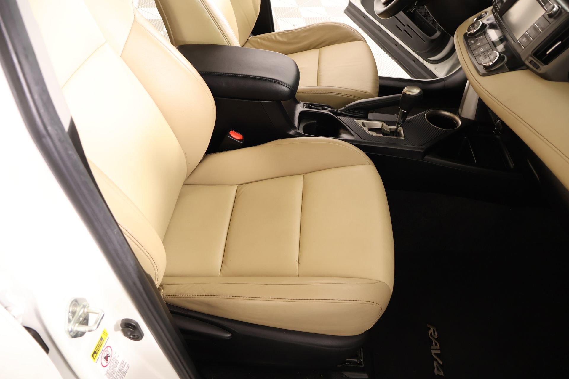 Used 2015 Toyota RAV4 Limited w/ Technology Package FWD image 13