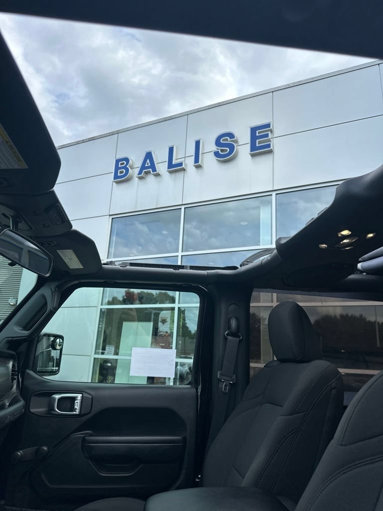 Used 2023 Jeep Wrangler Sport AWD/4WD image 3