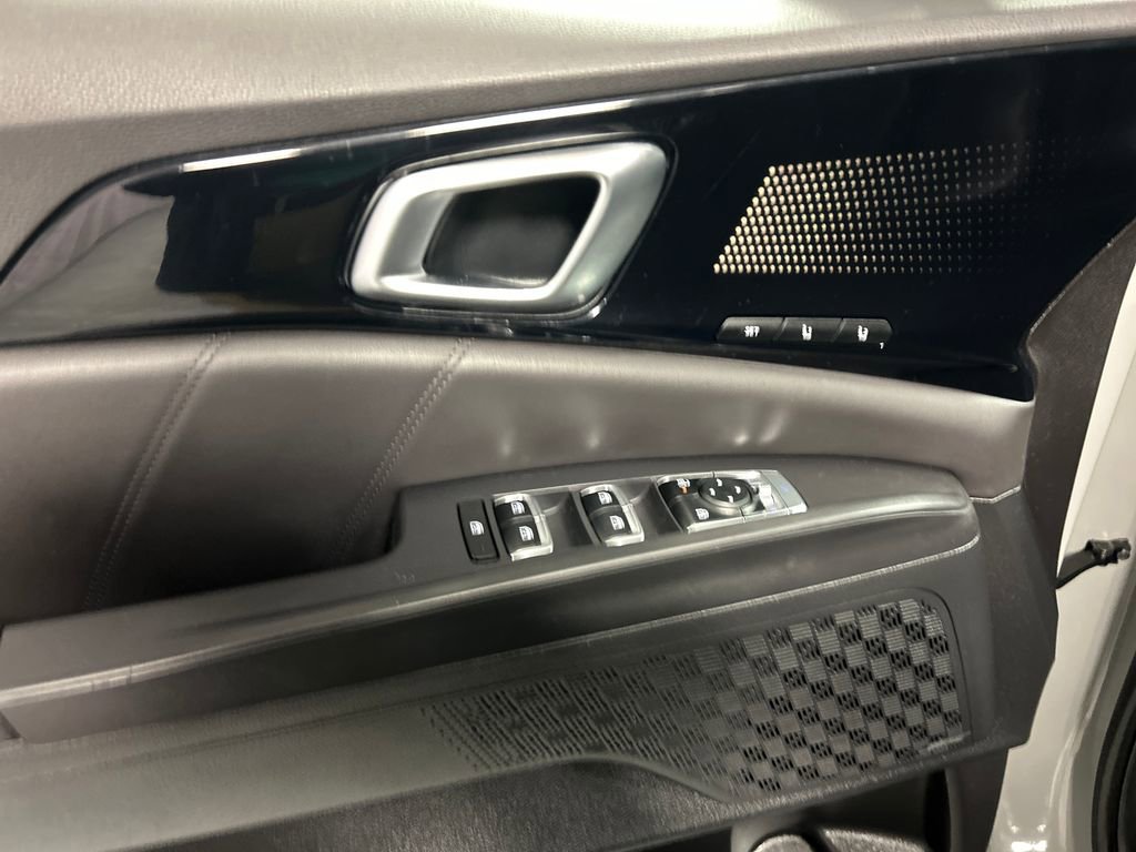 Used 2025 Kia Carnival SX Prestige FWD image 12