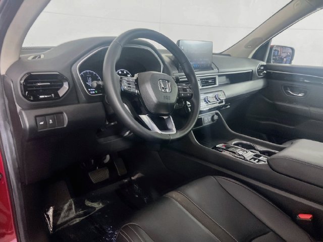 Certified 2025 Honda Pilot Touring image 11
