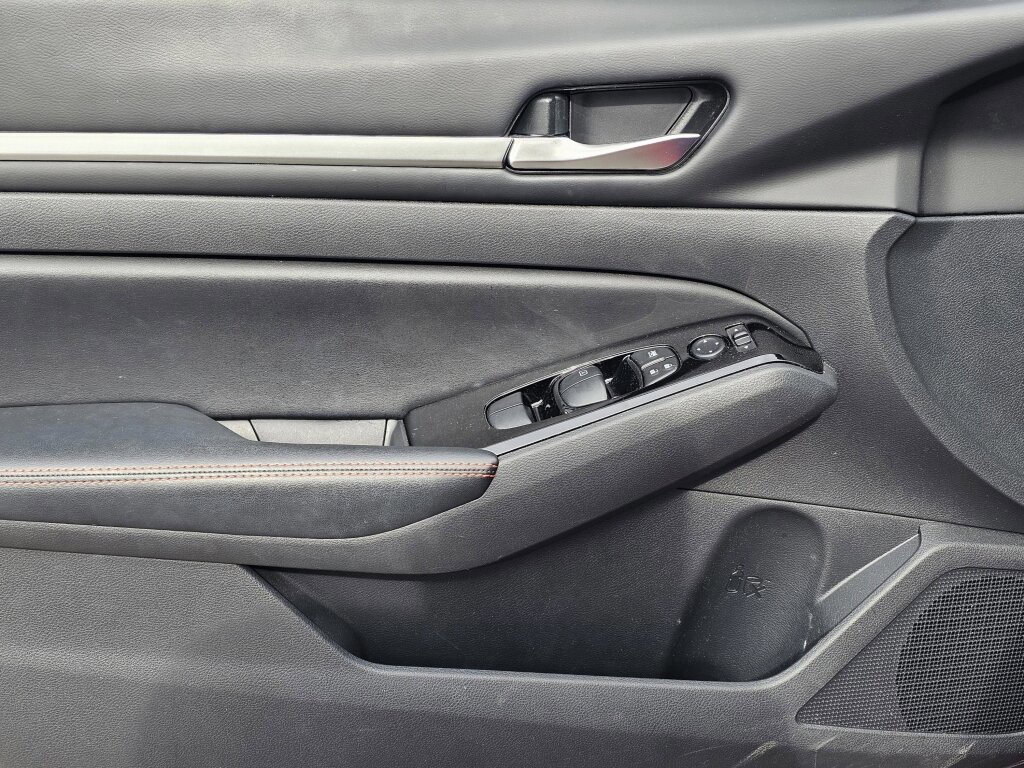 Used 2024 Nissan Altima 2.5 SR image 14