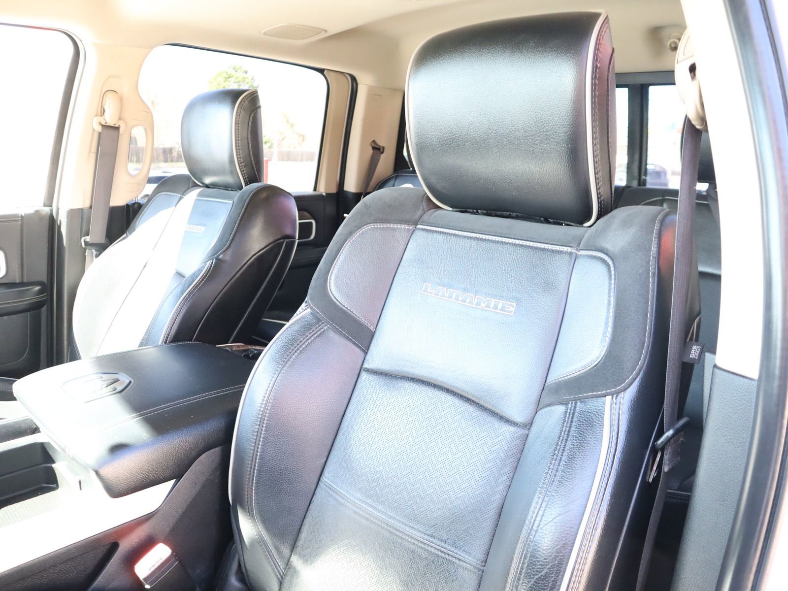 Used 2021 RAM 3500 Laramie image 32