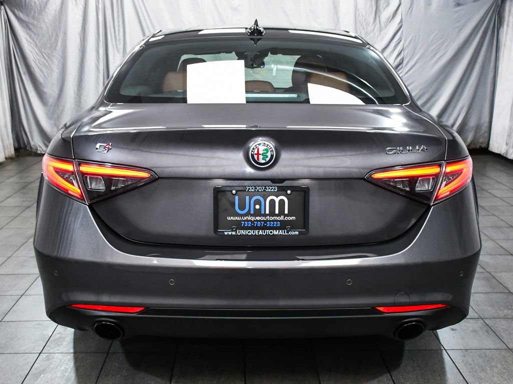 Used 2024 Alfa Romeo Giulia Ti AWD/4WD image 5