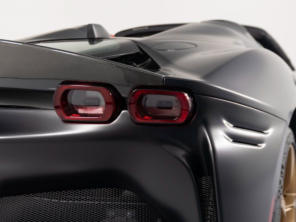 Used 2024 Ferrari SF90 Spider image 47