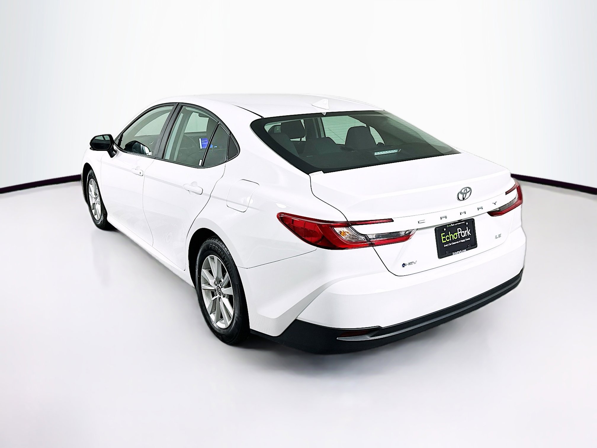 Used 2025 Toyota Camry LE image 5
