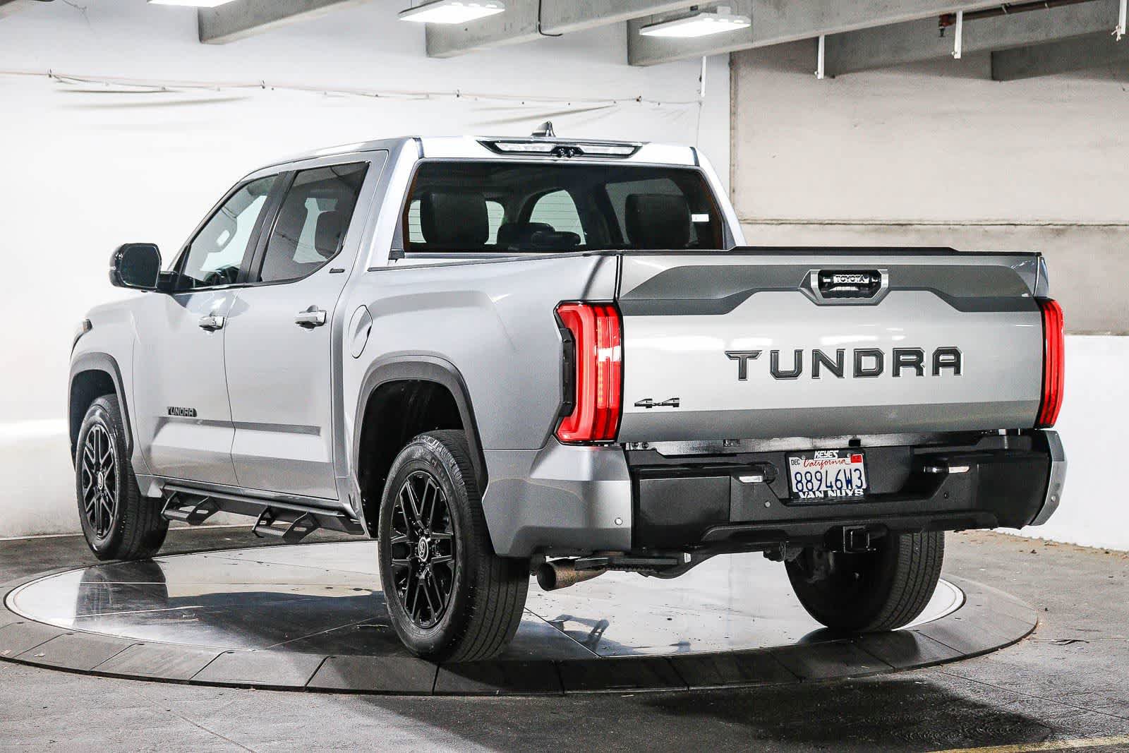 Used 2024 Toyota Tundra Limited AWD/4WD image 8