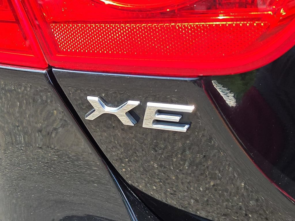 Used 2017 Jaguar XE Premium AWD/4WD image 29