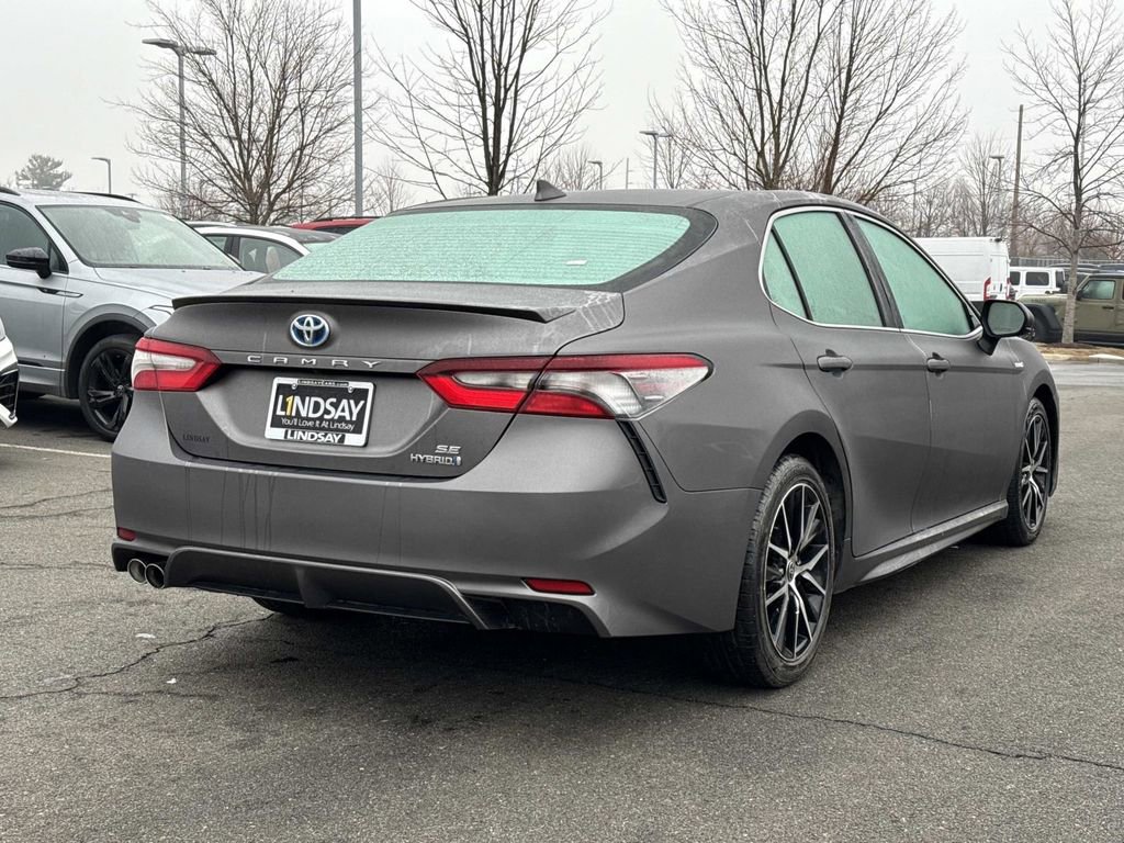 Used 2021 Toyota Camry SE FWD image 3