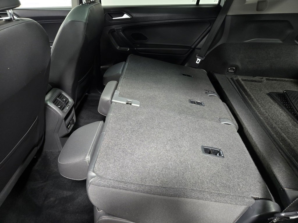 Used 2020 Volkswagen Tiguan SE w/ Panoramic Sunroof Package image 38