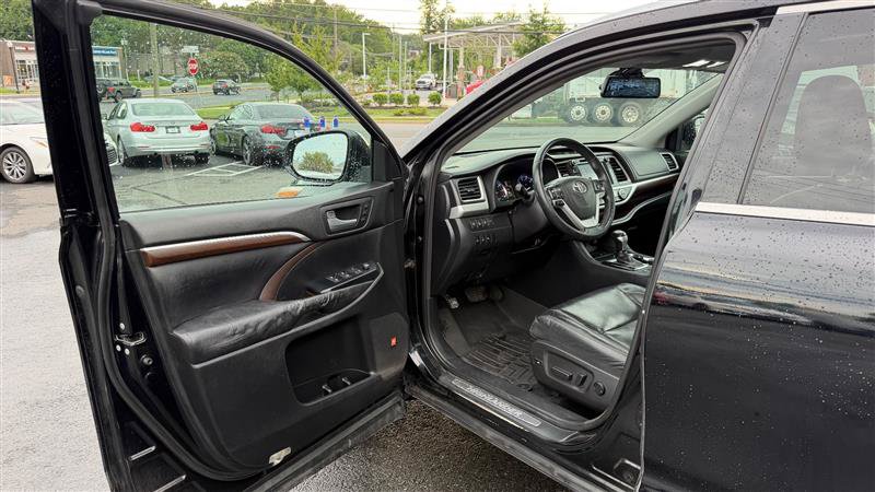 Used 2015 Toyota Highlander Limited Platinum AWD/4WD image 14