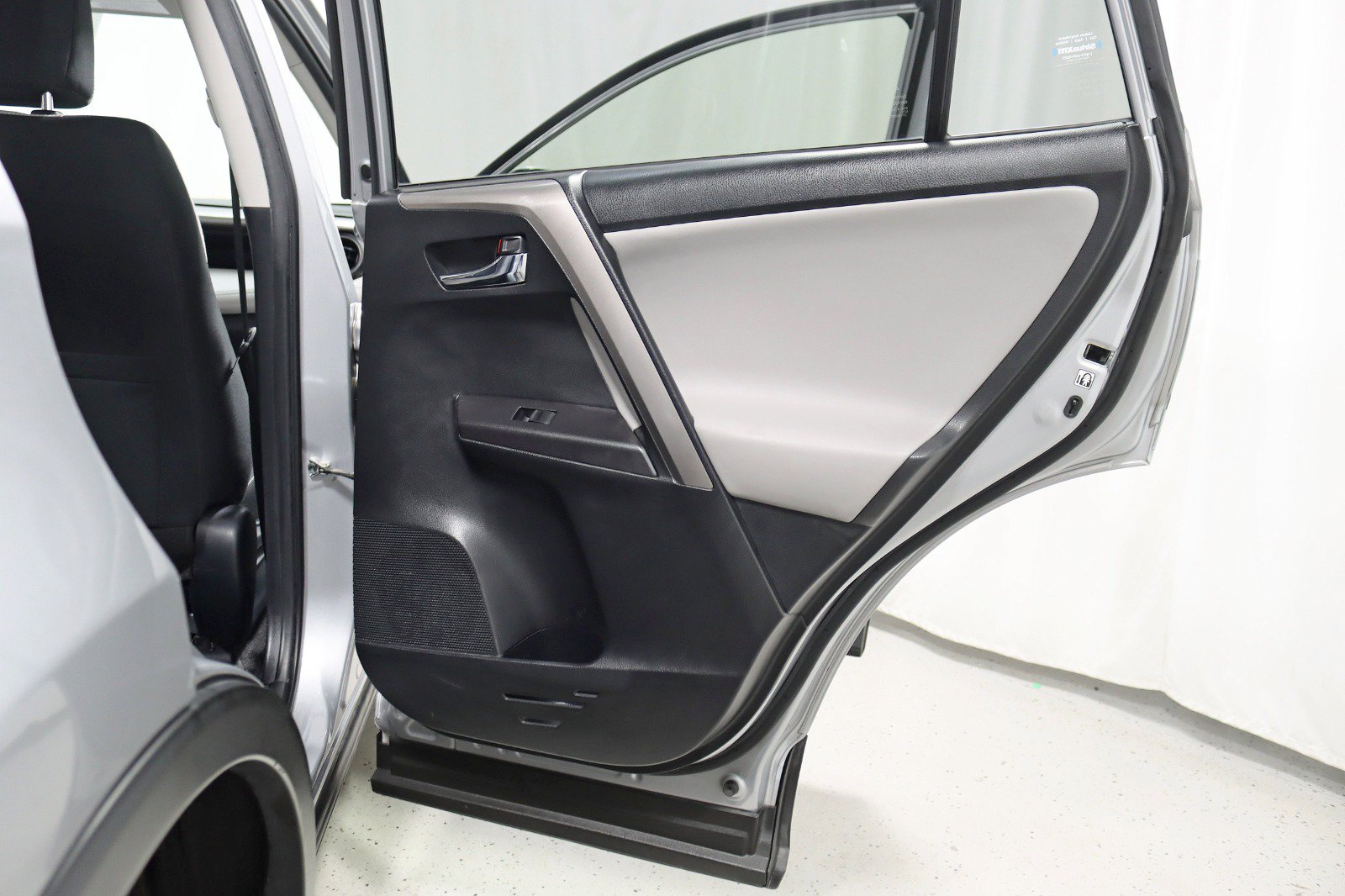 Used 2018 Toyota RAV4 XLE w/ Plus Extra Value Package AWD/4WD image 31