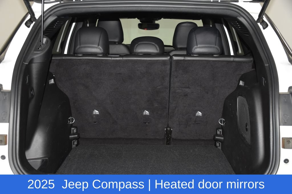 Used 2025 Jeep Compass Latitude w/ Sun & Sound Group AWD/4WD image 29