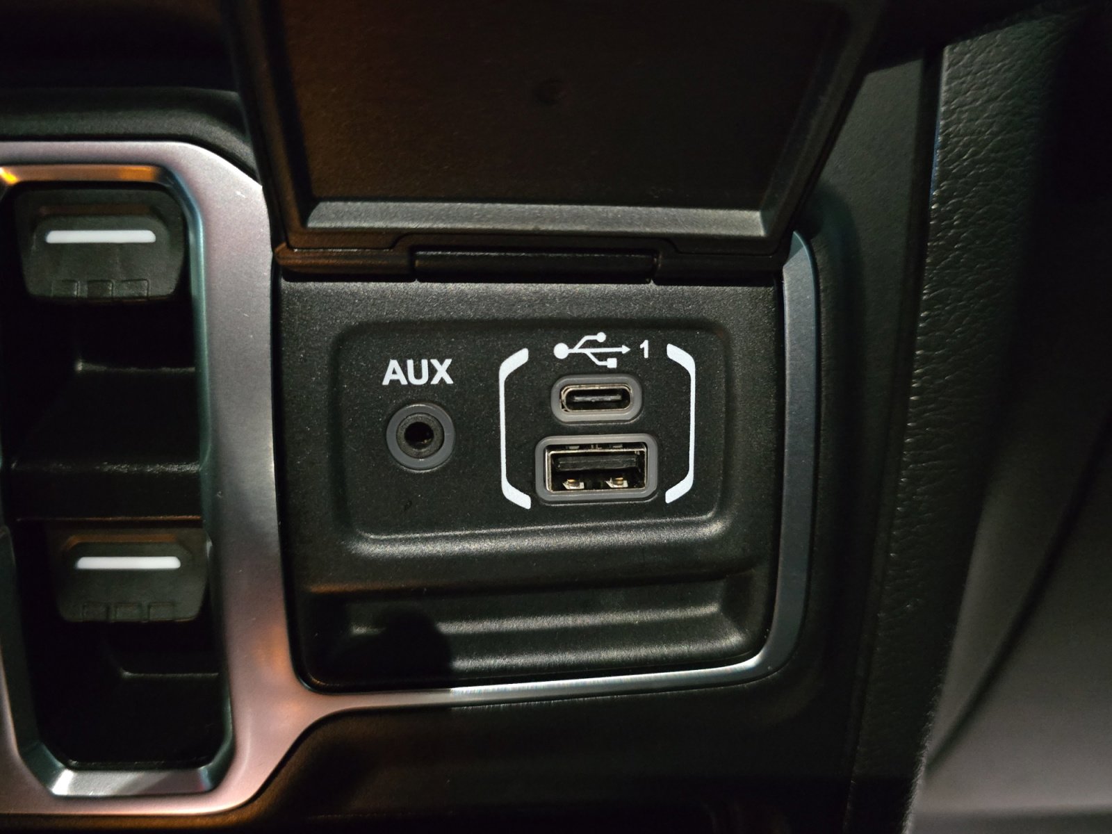 Certified 2023 Jeep Gladiator Willys image 19