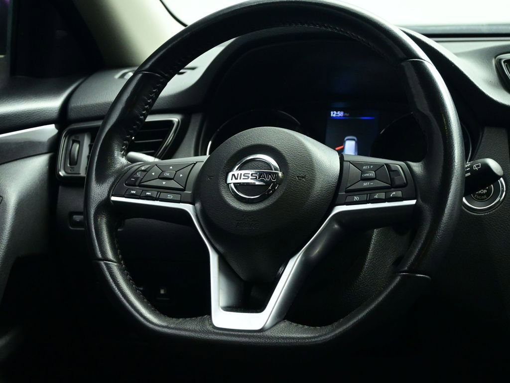 Used 2018 Nissan Rogue SV image 39