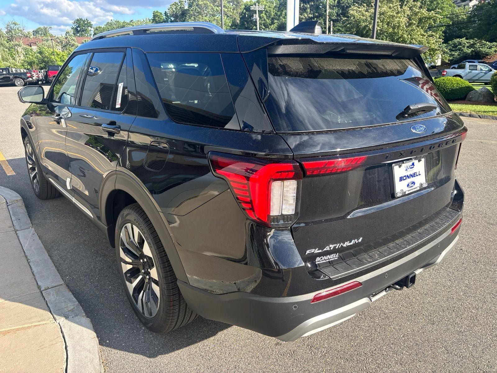 New 2026 Ford Explorer Platinum w/ LUX Leather Package AWD/4WD image 5