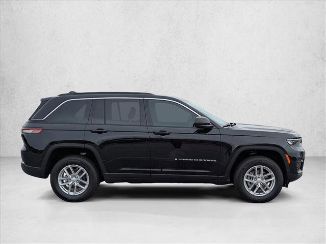 Used 2025 Jeep Grand Cherokee Laredo video 4
