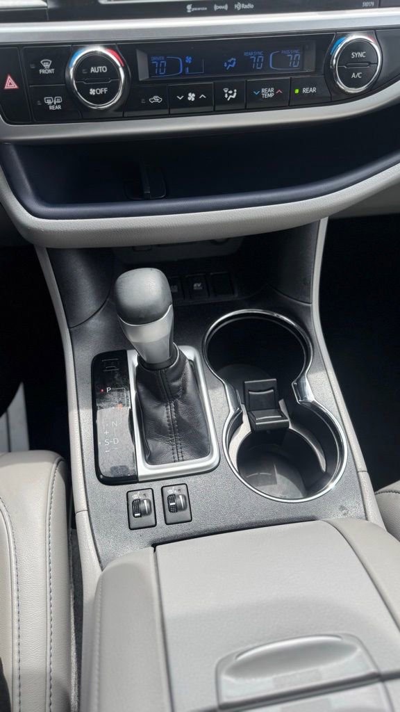 Used 2017 Toyota Highlander XLE AWD/4WD image 14