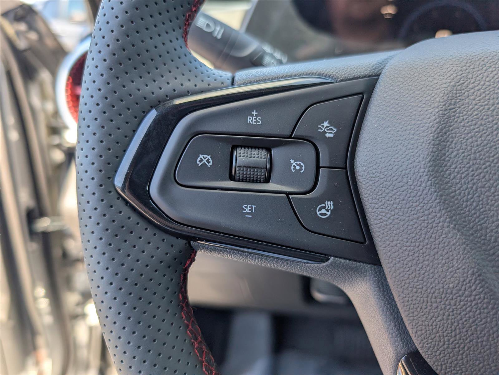 New 2026 Chevrolet Trax RS w/ Sunroof Package image 28