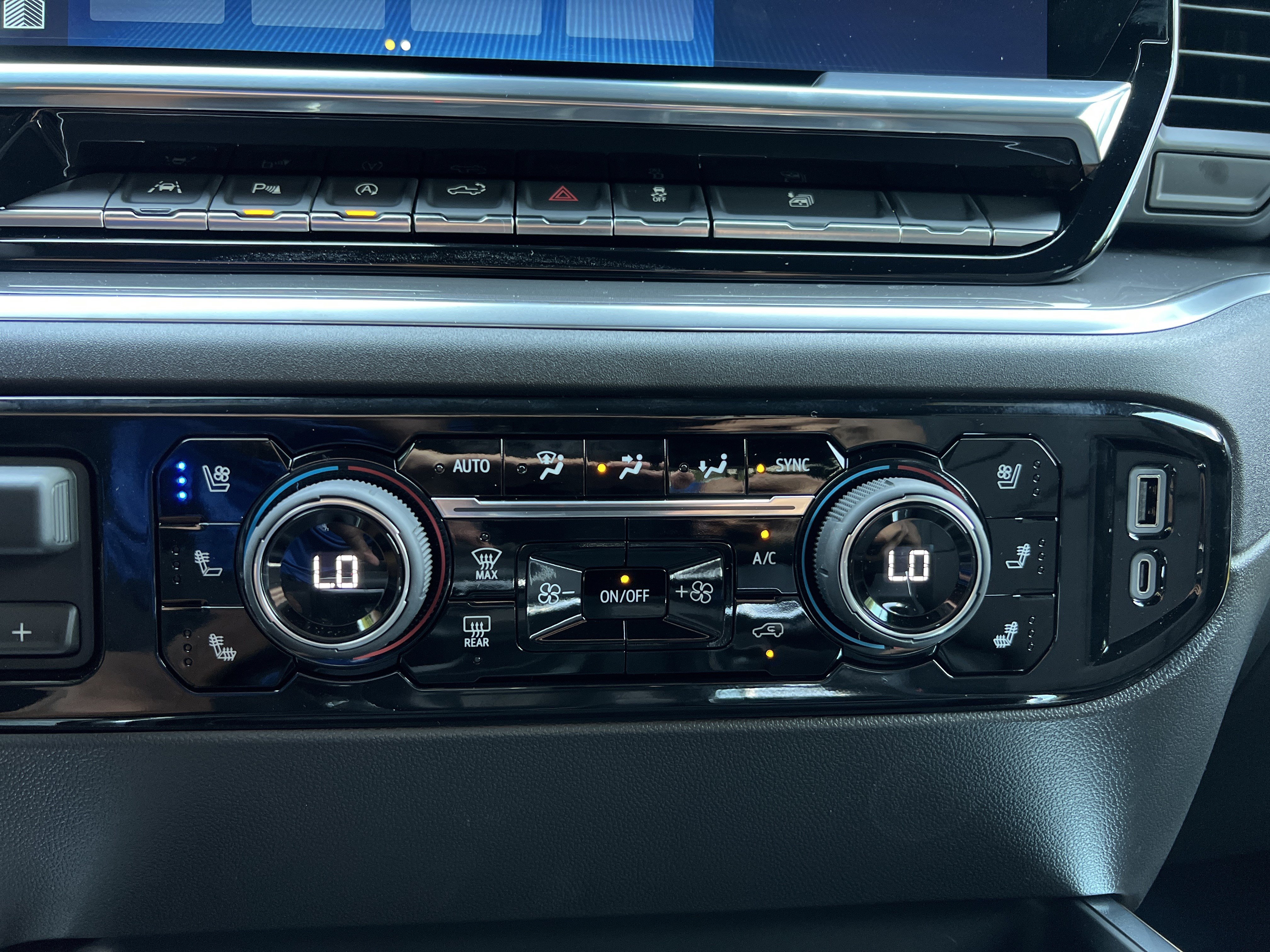 New 2026 Chevrolet Silverado 1500 High Country AWD/4WD image 27