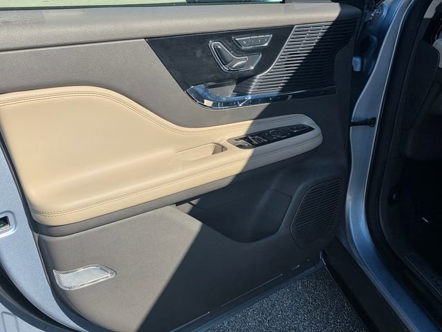 Used 2022 Lincoln Corsair FWD w/ Equipment Group 101A image 8