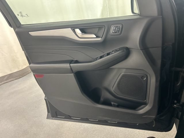 Used 2025 Ford Escape Platinum AWD/4WD image 23