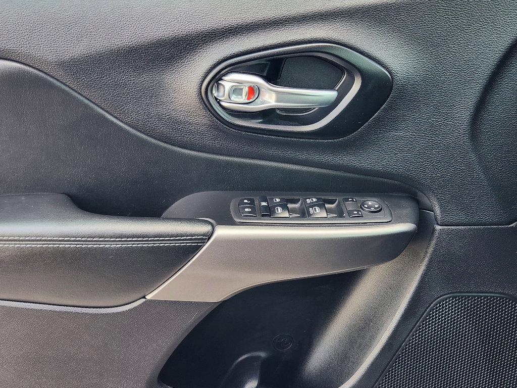 Used 2021 Jeep Cherokee Latitude image 22