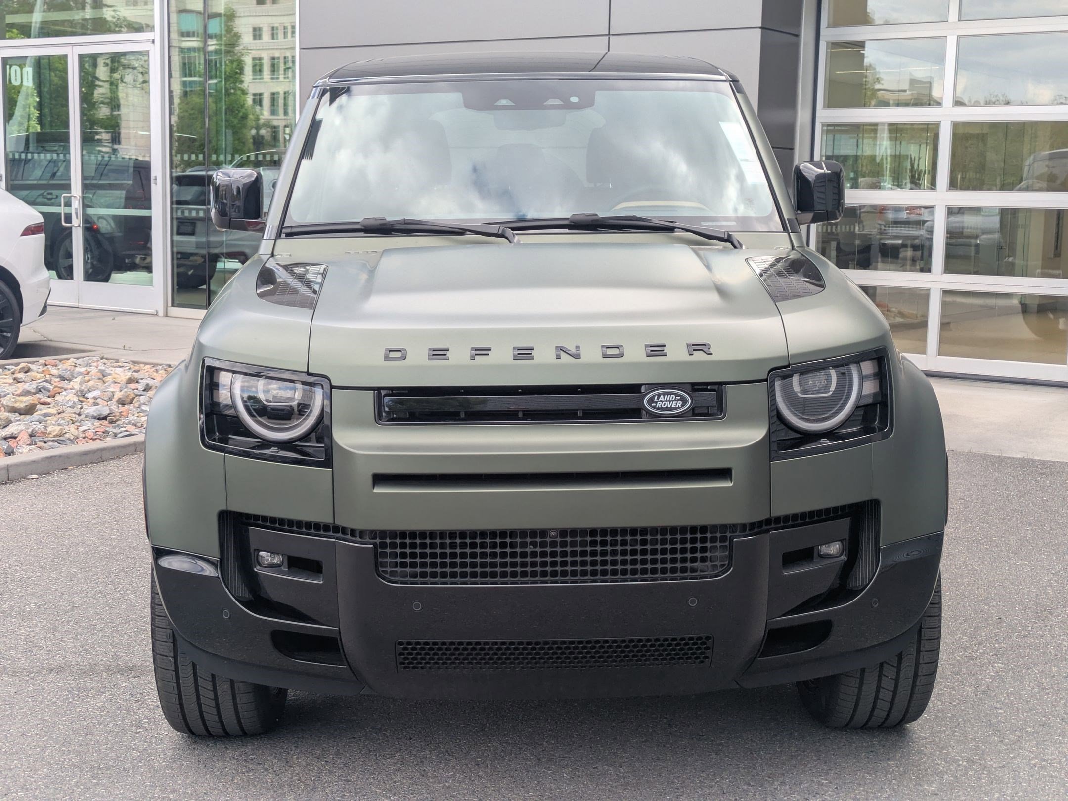 New 2026 Land Rover Defender 110 X-Dynamic SE AWD/4WD image 2