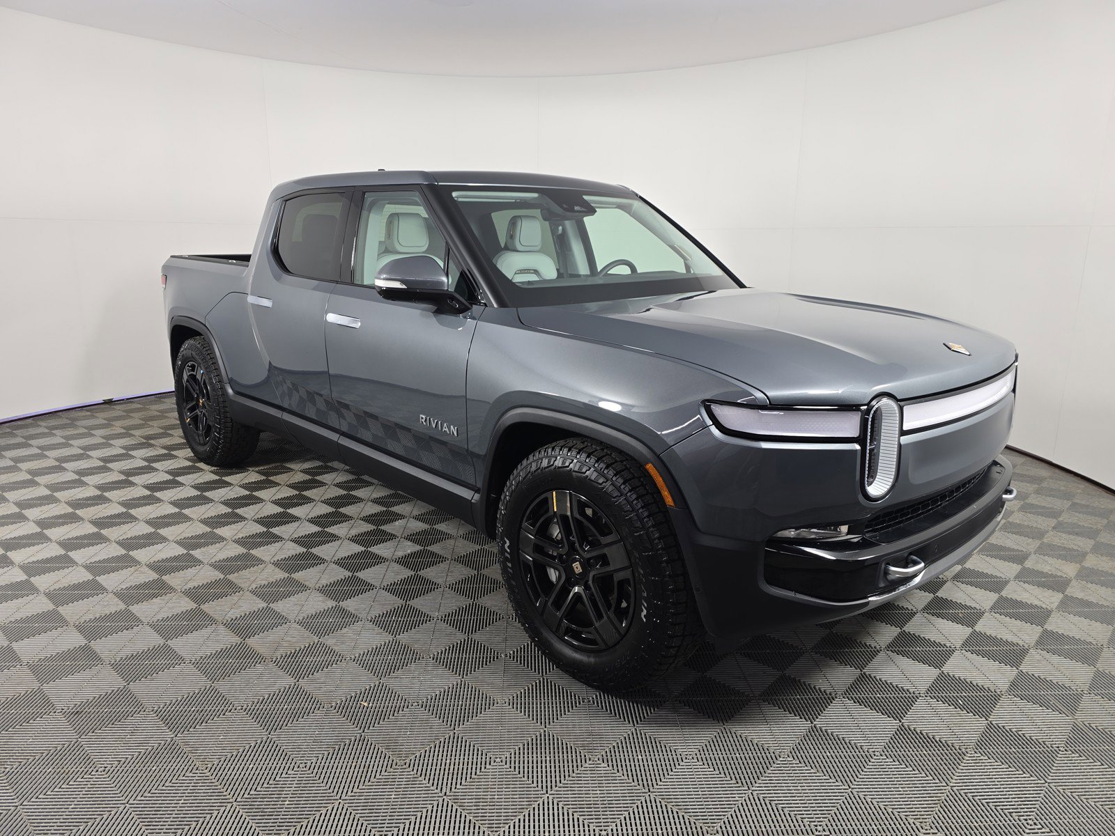 Used 2024 Rivian R1T Adventure AWD/4WD image 7