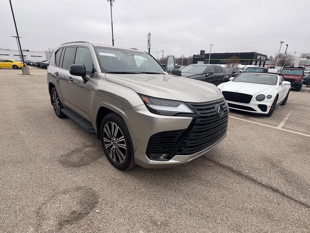 Used 2025 Lexus LX 700h Luxury image 4