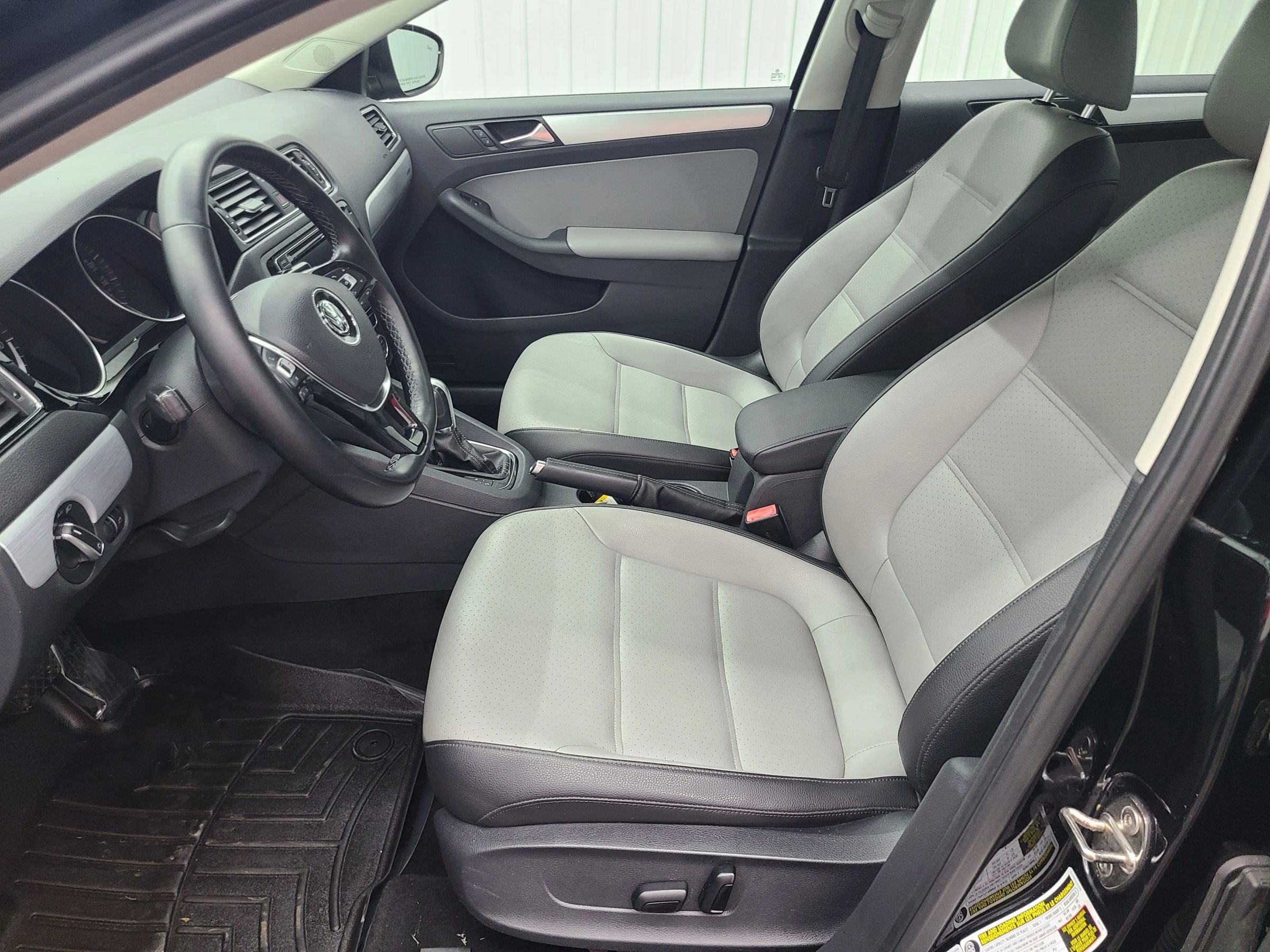 Used 2016 Volkswagen Jetta SEL Premium image 23