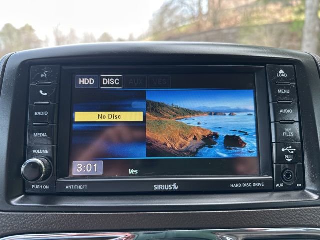 Used 2016 Chrysler Town & Country Touring-L w/ Driver Convenience Group image 35